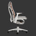 Vista laterale di una sedia da gioco ergonomica Ignite Herman Miller Embody con tessuto grigio Dark Mineral Sync, telaio bianco e schienale arancione.