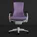 Vista dritta di una sedia da gioco Herman Miller X Logitech Embody di colore bianco e viola in Amethyst